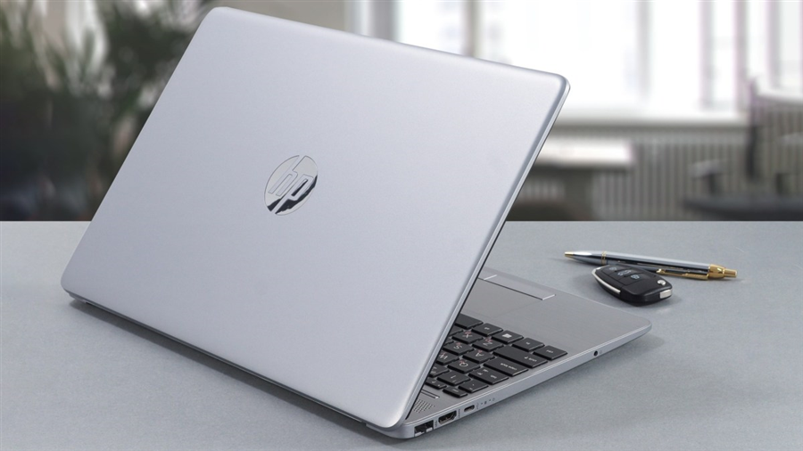 Laptop HP 240 G8 i3